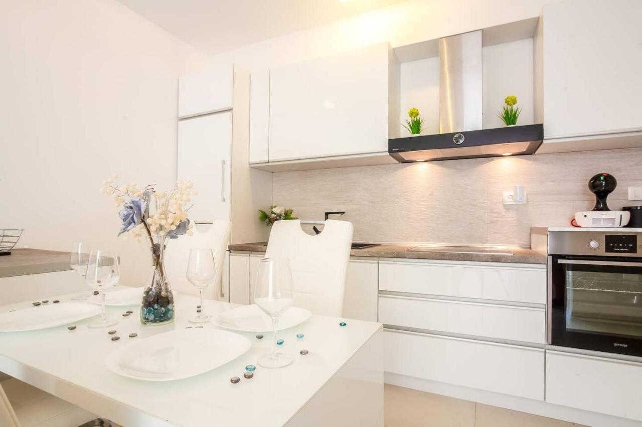 Lux Apartment Teodora ราไฟโลวีซี ภายนอก รูปภาพ