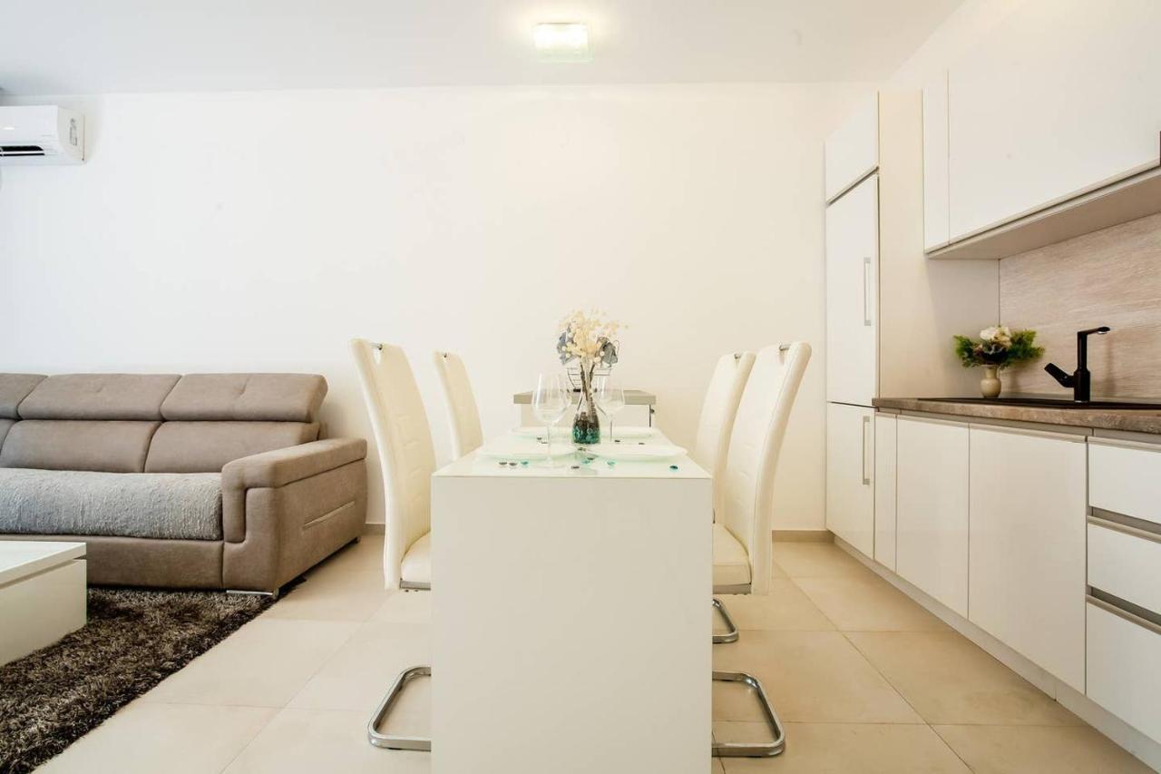 Lux Apartment Teodora ราไฟโลวีซี ภายนอก รูปภาพ